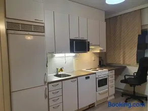 Air Conditioned 3 Room Apartment Central Location - Image 4
