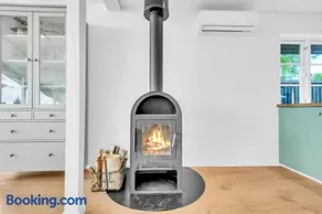 Fjordside Holiday Home with Hot Tub & Sauna - Image 4