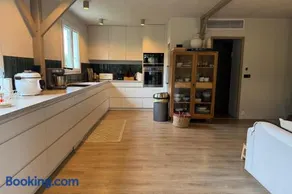 Beautiful family home - Image 1