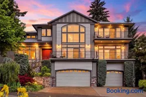 Luxury Family Estate Near PDX, Theater, Sauna & Game Room - Image 1