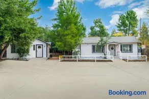 Entire 2 bedroom Pet Friendly Guest Cottage - Image 1