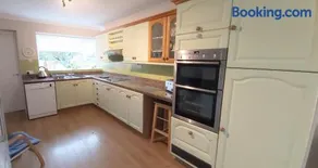 Willow Cottage 4 bed, cosy stopover, dogs welcome - Image 3