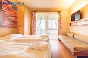 Vulkán Wellness Hotel & Camping - Image 2