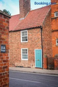 Fourteen westgate - Image 1