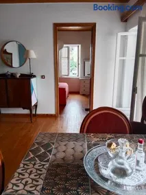 George Traditional House - Image 2