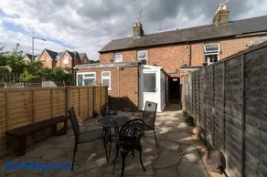 Stylish Victorian Home with Garden - Image 3