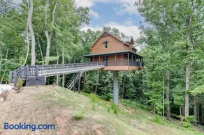 Gold Peak Treehouse Near Helen, Georgia - Image 1
