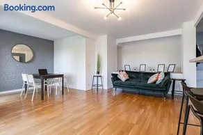 Design 3 bedrooms appartment, near Champs Elysees - Image 2