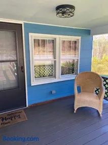 Spacious 4 bedroom Cottage close to Glendale Lake and State Park - Image 1