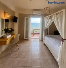 Cosy Apartment with Sea View - Image 4