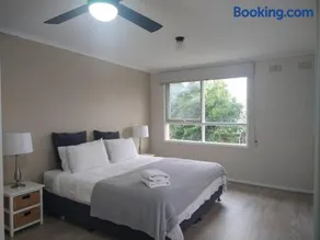 Happy Spacious Home nr Canberra Hospital - Image 1