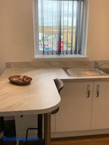 Lakeside 2 BED LUXURY APARTMENT No PARTIES No EVENTS Early Check-in Late Check- Out Allowed - Image 4