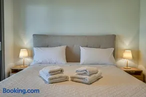 Theros Aesthetic Hospitality - Image 2