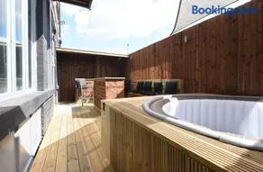 Slps 14 Hot Tub, Bar & Outdoor Terrace - Image 4