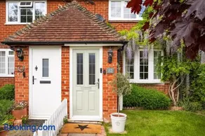 Beautiful Country Home, Garden and EV charging - Image 3