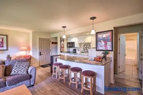 Bend Condo w/ Deck, Resort-Style Amenities & Views - Image 2