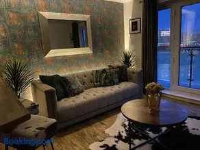 Luxury Riverfront Apartment - Image 2
