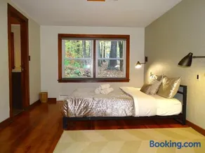 Beautiful Guest Cabin on Quiet Estate - Image 3