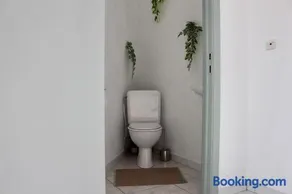 Spacious cozy private suite - Image 3