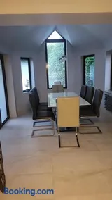 Lavish4Bed Mansion in Warrington - Image 4