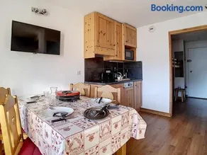 Appartement cosy aux Menuires · Accès pistes · Parking inclus - FR-1-344-850 - Image 4
