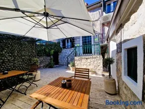 Old Town & Ela Place - Image 4
