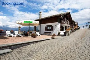 Apartamento con jardín, terraza y barbacoa | Vistas a la ciudad - Image 4
