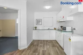Mibnb Geelong CBD Spacious Studio Apartments - Image 3