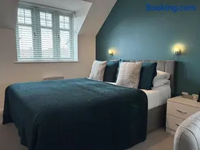 St Johns Penthouse Serviced Apartment, Bridgnorth - Image 2