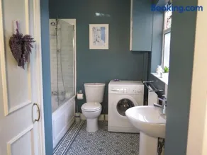 Garden Flat, Ealing - Image 5