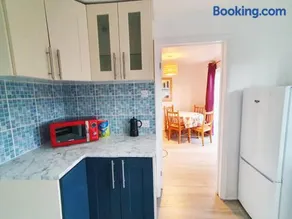 Owl Haven: Comfortable central 3 bedroom house, with an enclosed garden. - Image 3
