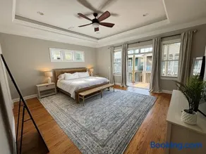 Cozy Beach House, Heated Pool , Fast WiFi - Image 5