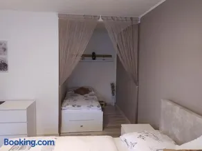 Príjemné ubytovanie v plne vybavenom rodinnom dome - Image 1