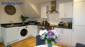 Telford Townhouse with Parking - Image 3