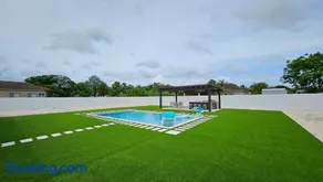 Sunny Oasis with private pool - Image 2