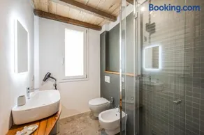 Smart House - Free WiFi & Air Conditioning - Image 4