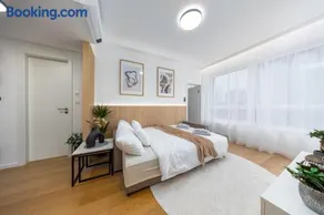 Stylish Metodova Apartment - Central Mall &Parking - Image 3