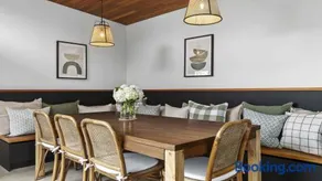 Beautifully Renovated Period Property Walking Distance To Cbd - Image 2