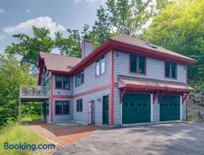 Huge 7BR Mountain Lodge Hot Tub & Putting Green - Image 1