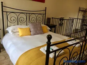 Coach House Studio, quiet, rural, pet friendly, Probus - Image 1