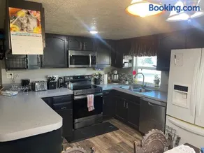 Cute 3 bedroom home in town - Image 3