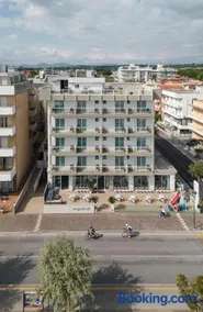 Hotel Augustus- Davanti a noi c'è solo il mare - Image 4