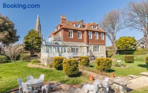 Old Vicarage Garden Apartment, Duplex Residence, Breathtaking sea views Over Shanklin Bay - Shanklin Old Village, fantastic family getaway! - Image 2