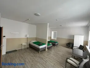 Große Zimmer für 3 Personen -Fernseher, Kühlschrank - Image 5