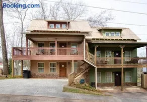 Mountain View Villa on Choice Ave - Steps to Downtown - Image 1