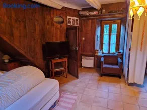 Maison du pays de Salers dans le parc des volcans d'Auvergne - Image 2