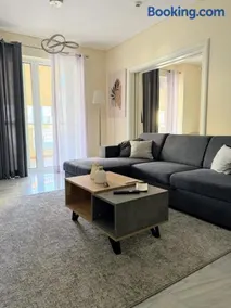 Sparta Central Apartment with Free Parking - Image 1