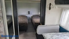 Retro Caravan met privé-sanitair - Image 2