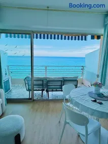Casa Sud Menton Superbe vue mer, appartement rénové, parking & climatisation - Image 2