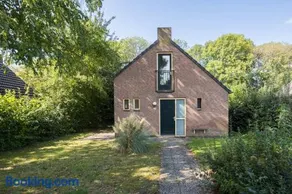 Zonnige luxe bungalow met grote tuin - Image 1